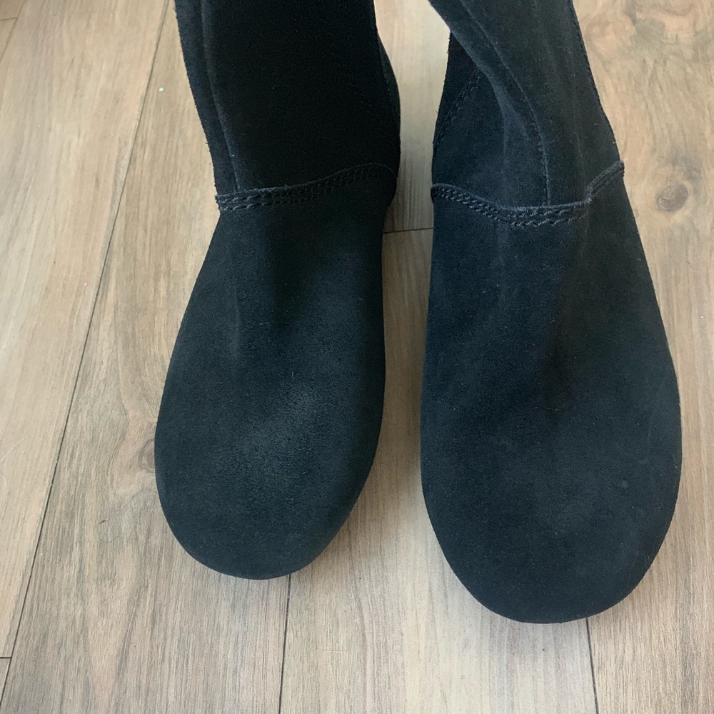 SOLD. Patagonia black suede boots - Picture 2 of 6